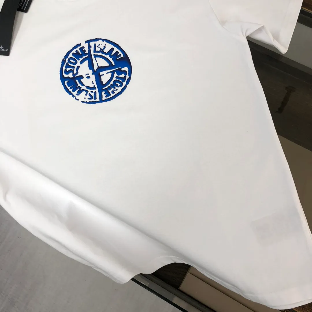 P180 Stone Island Stone Island 2025 latest T-shirt, couple style ~ Original order, stylish and casual short T-shirt, specially made of customized cotton fabric ~ Cotton T-shirt ~ Pre-washed to prevent deformation and shrinkage problem, more comfortable and breathable on the body ~ All available from stock ~ Unique design style, trendy must-have item, complete with three standards 👍 Color: black/white Size: S M L XL (larger version, please indicate your height and weight when placing an order)